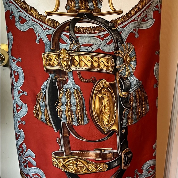 Hermes ‘Bride de Cour’ Scarf. 100% Silk. Made in France. Hand Rolled edges. - Picture 3 of 15